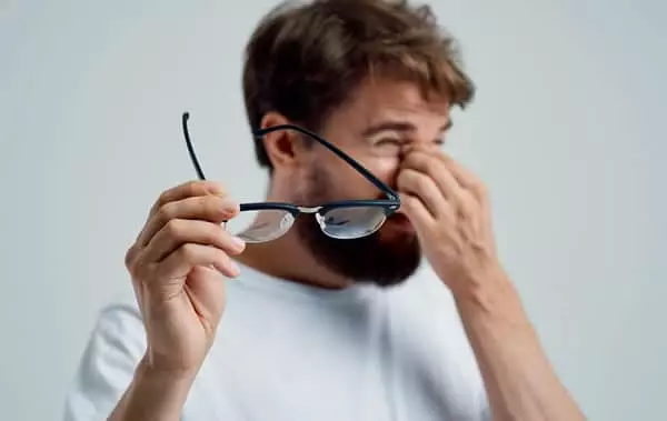 Peut-on opérer les 2 yeux en même temps